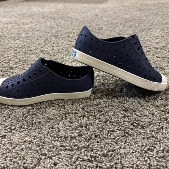 Kids Navy Blue Native Slip-On Sneakers, size 2 - Picture 9 of 9